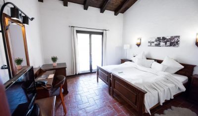 Imagine pentru Hotel Domeniul Dambu Morii 3* valabile pentru Paste  2025