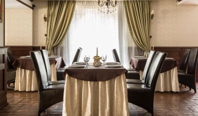 Imagine pentru Hotel Domeniul Dambu Morii 3* valabile pentru Paste  2025