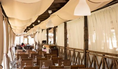 Imagine pentru Hotel Domeniul Dambu Morii 3* valabile pentru Paste  2025