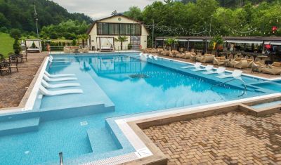 Imagine pentru Hotel Domeniul Dambu Morii 3* valabile pentru Paste  2025