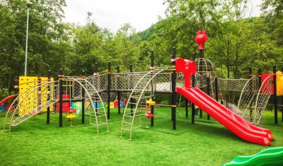 Imagine pentru Hotel Domeniul Dambu Morii 3* valabile pentru Paste  2025