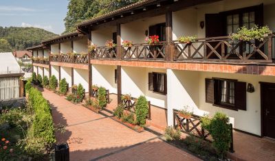 Imagine pentru Hotel Domeniul Dambu Morii 3* valabile pentru Paste  2025