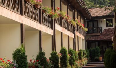 Imagine pentru Hotel Domeniul Dambu Morii 3* valabile pentru Paste  2025