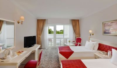 Imagine pentru Hotel Kremlin Palace 5*  valabile pentru Paste  2025