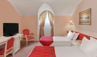Imagine pentru Hotel Kremlin Palace 5*  valabile pentru Paste  2025