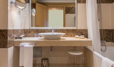 Imagine pentru Hotel Pestana Carlton Madeira 5* valabile pentru Paste  2025