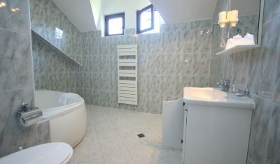 Imagine pentru Hotel Ruia 3* valabile pentru Paste  2025