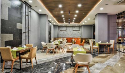 Imagine pentru Hotel Saturn Palace Resort 5* valabile pentru Paste  2025