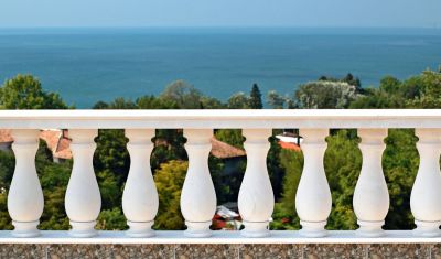 Imagine pentru Hotel White Rock Castle 4*  valabile pentru Paste  2025