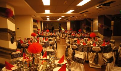 Imagine pentru Hotel Zenith Conference & Spa 4* valabile pentru Paste  2025