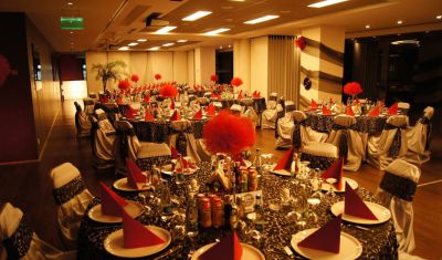 Imagine pentru Hotel Zenith Conference & Spa 4* valabile pentru Paste  2025