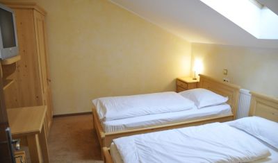 Imagine pentru Complex Pastravaria Albota 4*   valabile pentru Paste  2026