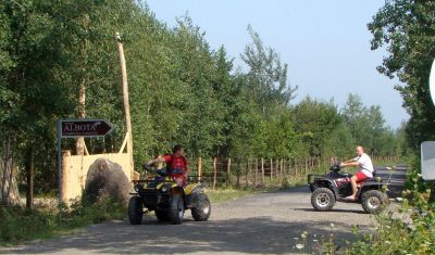 Imagine pentru Complex Pastravaria Albota 4*   valabile pentru Paste  2026