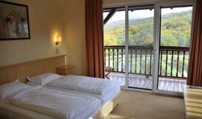 Imagine pentru Complex Pastravaria Albota 4*   valabile pentru Paste  2026