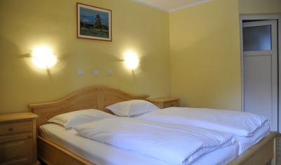 Imagine pentru Complex Pastravaria Albota 4*   valabile pentru Paste  2026