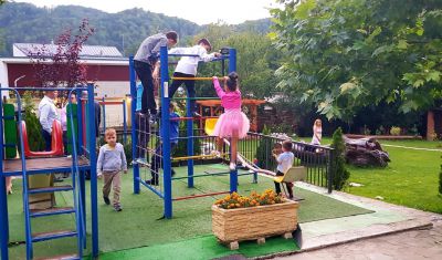 Imagine pentru Complex Turistic 3 Stejari 4* valabile pentru Paste  2026