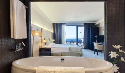 Imagine pentru Hotel Barcelo Royal Beach 5*  valabile pentru Paste  2026