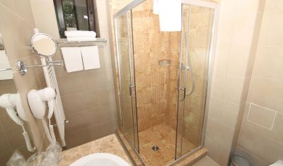 Imagine pentru Hotel Carmen Predeal 4* valabile pentru Paste  2026