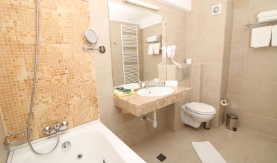 Imagine pentru Hotel Carmen Predeal 4* valabile pentru Paste  2026