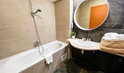 Imagine pentru Hotel Carpathia 4* valabile pentru Paste  2026