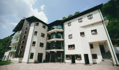 Imagine pentru Hotel Complex Lostrita 4* valabile pentru Paste  2026