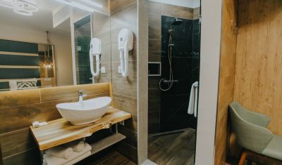 Imagine pentru Hotel Complex Lostrita 4* valabile pentru Paste  2026