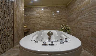 Imagine pentru Hotel Elena 4* valabile pentru Paste  2026