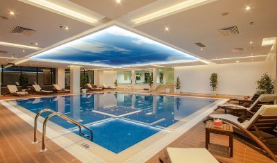 Imagine pentru Hotel International Casino & Tower Suites 5* valabile pentru Paste  2026