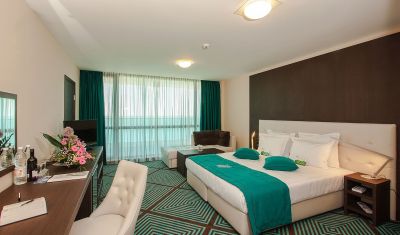 Imagine pentru Hotel International Casino & Tower Suites 5* valabile pentru Paste  2026