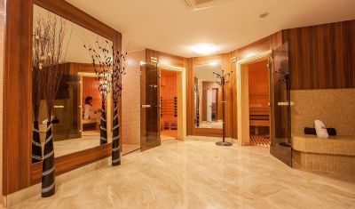 Imagine pentru Hotel International Casino & Tower Suites 5* valabile pentru Paste  2026