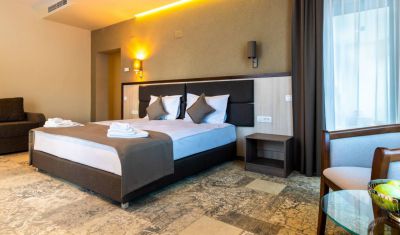 Imagine pentru Hotel Izvoare 4* valabile pentru Paste  2026