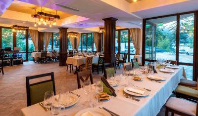 Imagine pentru Hotel Izvoare 4* valabile pentru Paste  2026