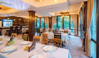 Imagine pentru Hotel Izvoare 4* valabile pentru Paste  2026