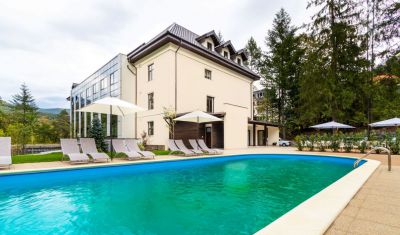 Imagine pentru Hotel Izvoare 4* valabile pentru Paste  2026