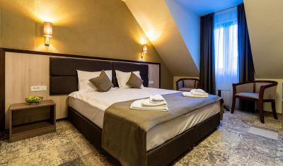 Imagine pentru Hotel Izvoare 4* valabile pentru Paste  2026