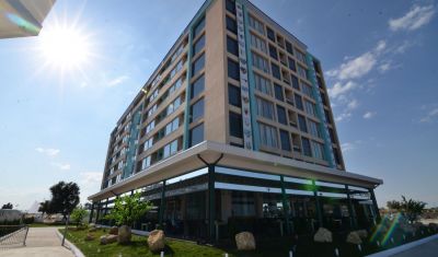 Imagine pentru Hotel Phoenicia Luxury 4* valabile pentru Paste  2026