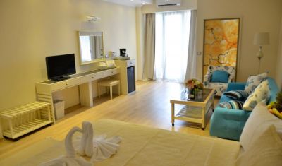 Imagine pentru Hotel Phoenicia Luxury 4* valabile pentru Paste  2026