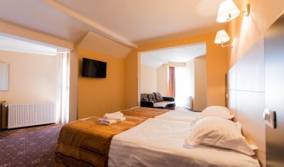 Imagine pentru Hotel Q Brasov 3* valabile pentru Paste  2026