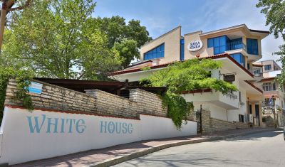 Imagine pentru Hotel White House 3*  valabile pentru Paste  2026