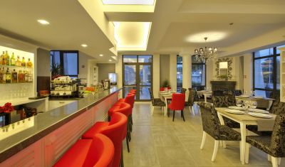 Imagine pentru Hotel White Rock Castle 4*  valabile pentru Paste  2026