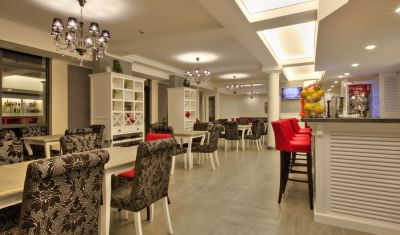 Imagine pentru Hotel White Rock Castle 4*  valabile pentru Paste  2026