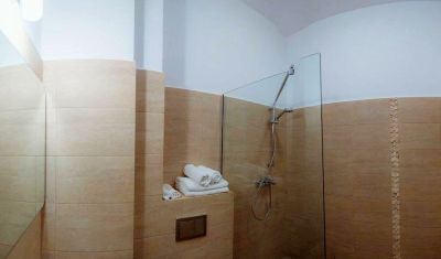 Imagine pentru Q Hotel 3*  valabile pentru Paste  2026