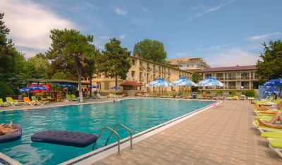 Imagine pentru Q Hotel 3*  valabile pentru Paste  2026