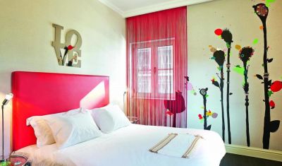 Imagine pentru Paste de 5* la Atena valabile pentru Paste si 1 Mai 