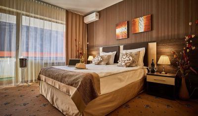 Imagine pentru Hotel Sinaia 4*  valabile pentru Revelion 2024