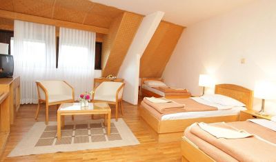 Imagine pentru Hotel Club A 3* valabile pentru Revelion 2025