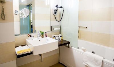 Imagine pentru Hotel Golden Tulip Ana Tower 4* valabile pentru Revelion 2025