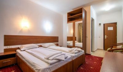 Imagine pentru Hotel Livadia 3*  valabile pentru Revelion 2025