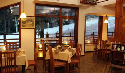 Imagine pentru Hotel Yanakiev Club 4* valabile pentru Revelion 2025