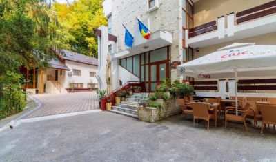 Imagine pentru Vila Crizantema 3* (fosta Vila Ceausescu) valabile pentru Revelion 2025